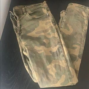 A crop skinny camouflage pant